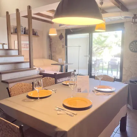 Mikael Pool * 팔리오우리